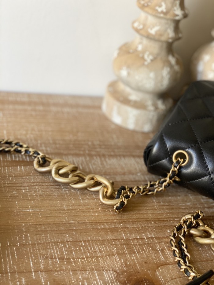  Handbag   Chanel  As3110  size  25*16*6.5 cm