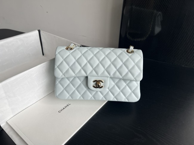  Handbag Chanel  size  23 cm