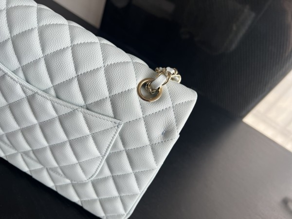  Handbag Chanel  size 25 cm