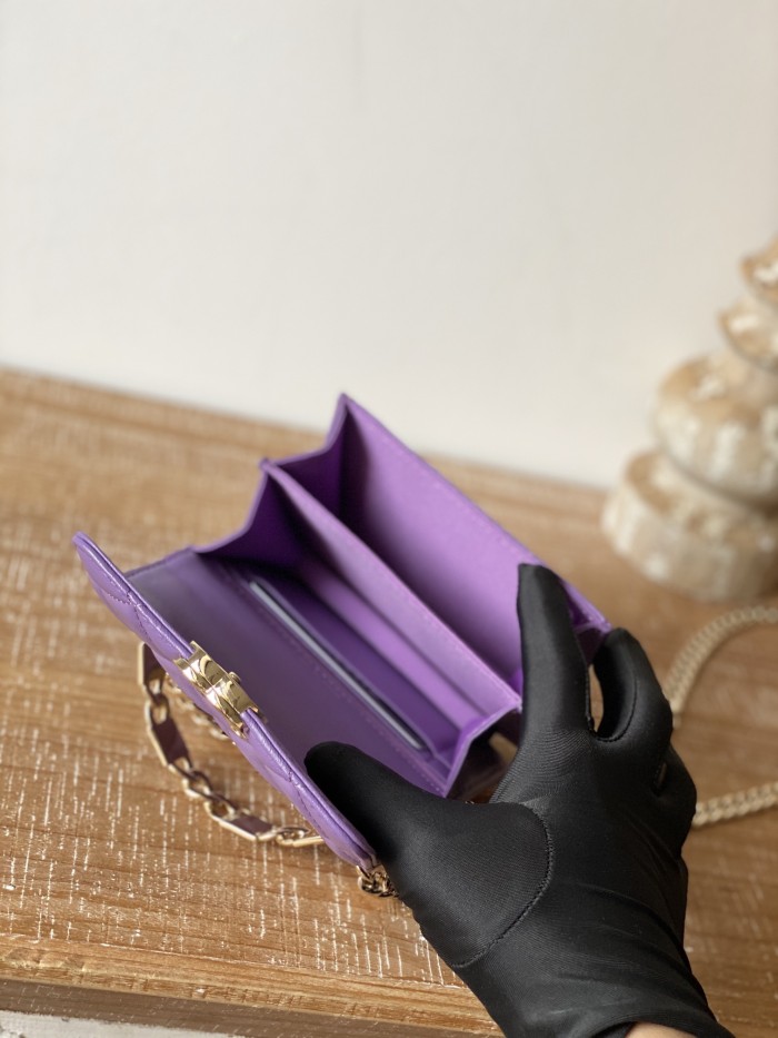  Handbag  Chanel 81197  size  9.5×13×6 cm