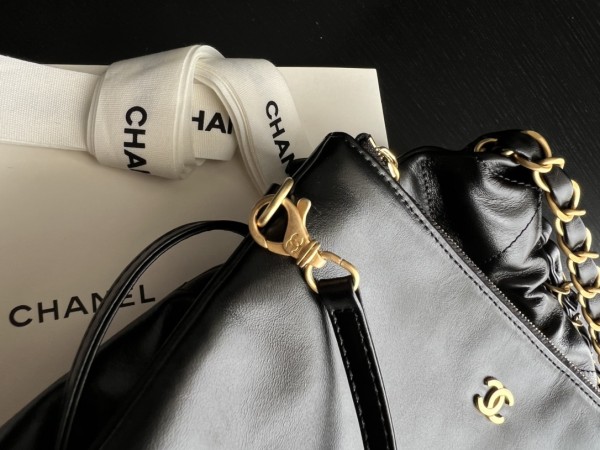  Handbag   Chanel  size  48cmx45cmx10 cm
