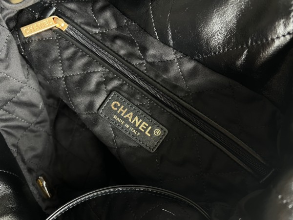  Handbag   Chanel  size  39cmx42cmx8 cm