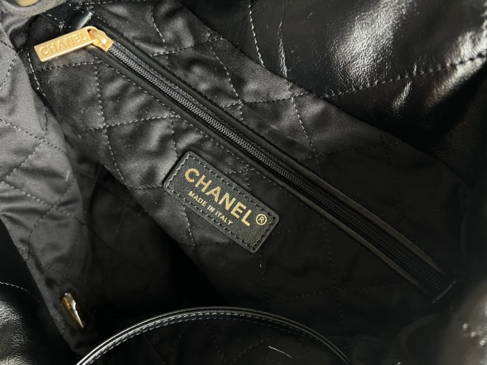  Handbag   Chanel  size  39cmx42cmx8 cm