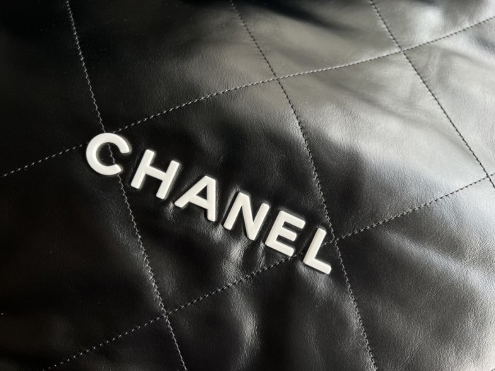  Handbag   Chanel  size  48cmx45cmx10 cm