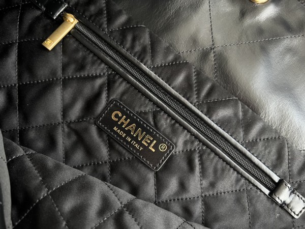  Handbag   Chanel  size  48cmx45cmx10 cm