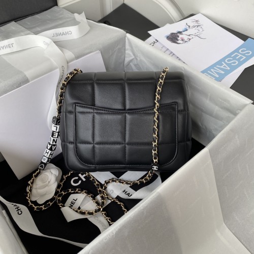  Handbag   Chanel  AS3331  size  19*16.*7.5 cm