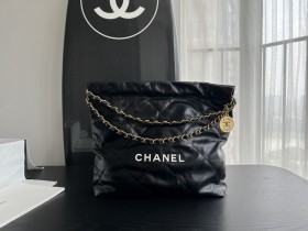  Handbag   Chanel  size  39cmx42cmx8 cm