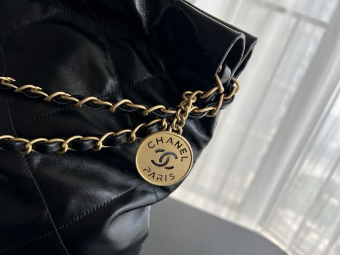  Handbag   Chanel  size  39cmx42cmx8 cm