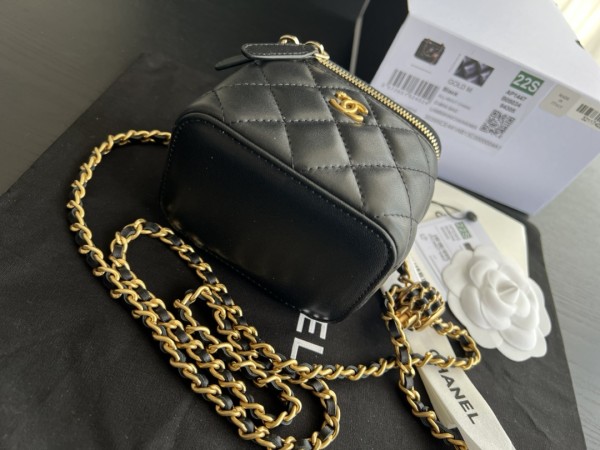 Handbag  Chanel  AP1447  size  8.5cmx11cmx7 cm