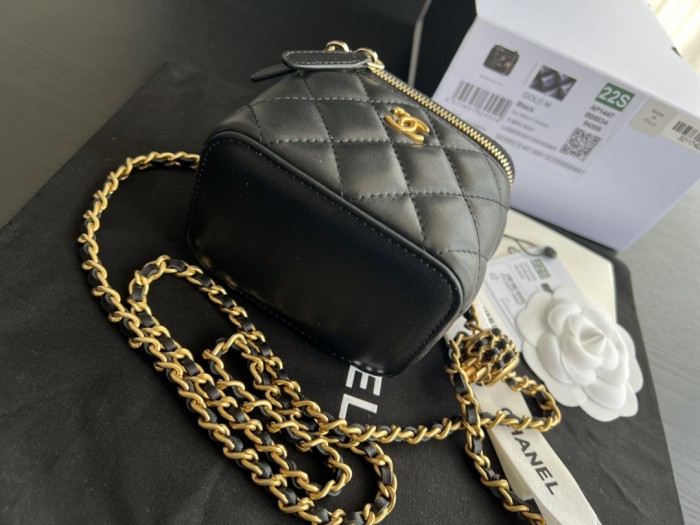  Handbag  Chanel  AP1447  size  8.5cmx11cmx7 cm