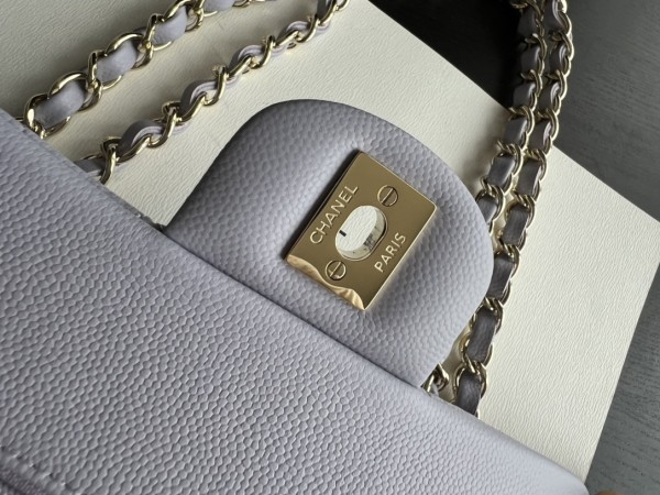  Handbag   Chanel  size 23 cm