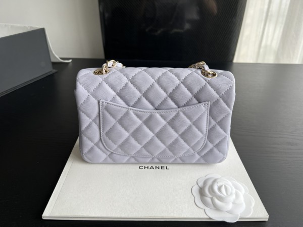  Handbag   Chanel   size  20 cm