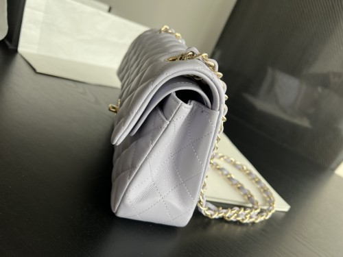  Handbag   Chanel  size 23 cm