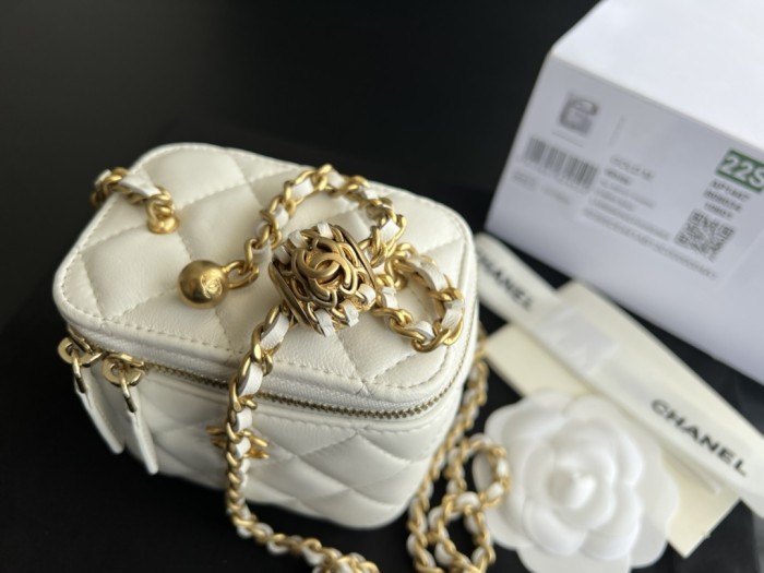  Handbag   Chanel AP1447  size  8.5cmx11cmx7 cm 