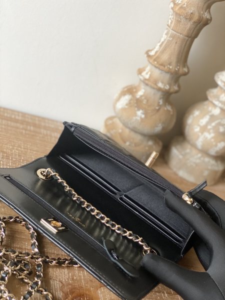  Handbag   Chanel  88632  size  19 cm