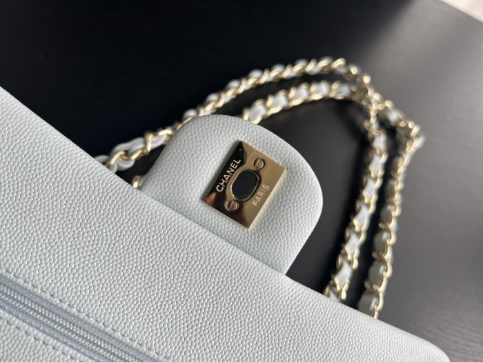  Handbag Chanel  size  23 cm