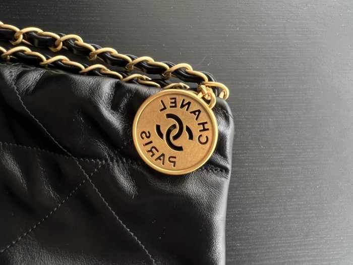  Handbag   Chanel  size  48cmx45cmx10 cm