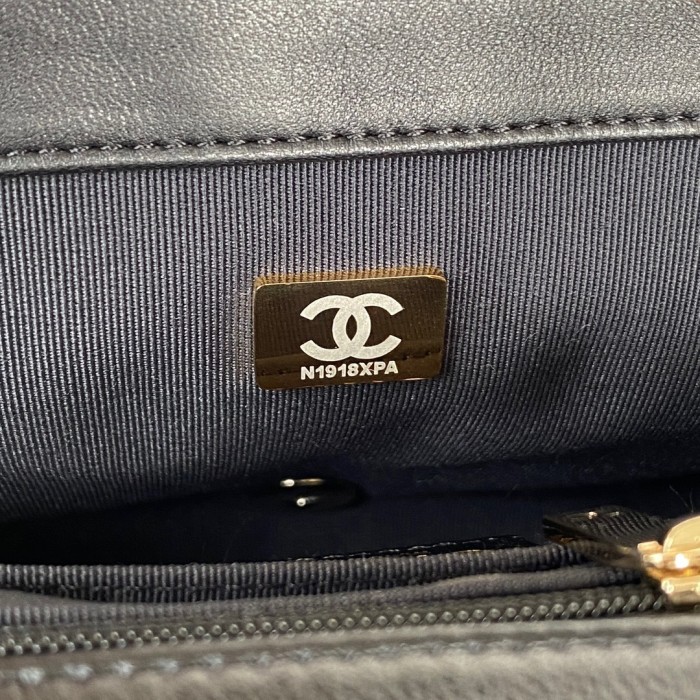  Handbag   Chanel  AS3331  size  19*16.*7.5 cm