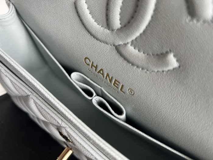  Handbag Chanel  size  23 cm