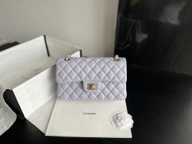  Handbag   Chanel  size 23 cm