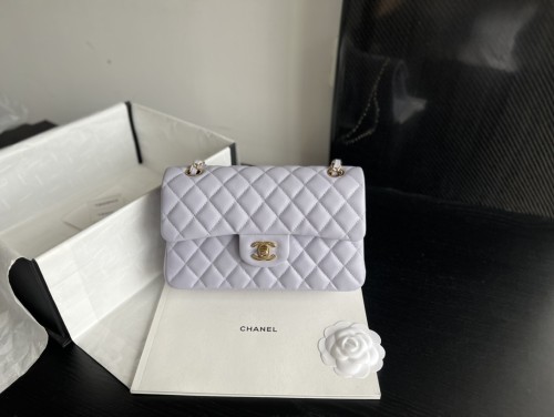  Handbag   Chanel  size 23 cm