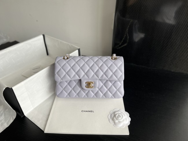  Handbag   Chanel  size 23 cm
