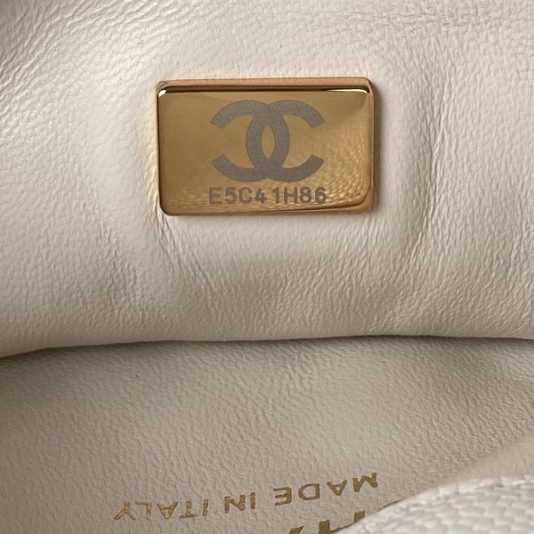  Handbag   Chanel  AS3225  size  12*17.5*2.5 cm