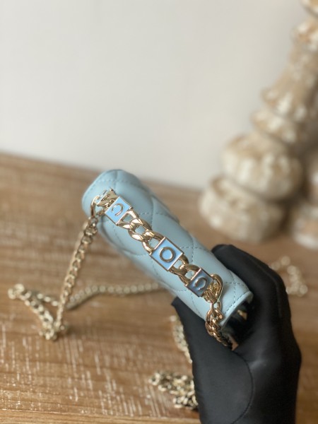  Handbag   Chanel  81197  size  9.5×13×6 cm