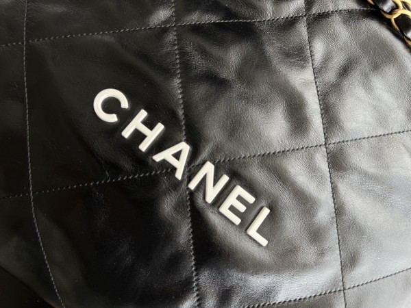  Handbag   Chanel  size  39cmx42cmx8 cm