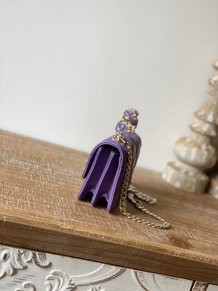  Handbag  Chanel 81197  size  9.5×13×6 cm