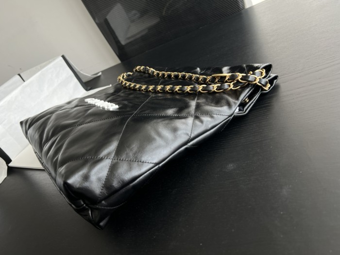  Handbag   Chanel  size  39cmx42cmx8 cm