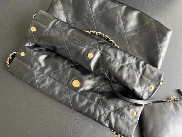  Handbag   Chanel  size  39cmx42cmx8 cm