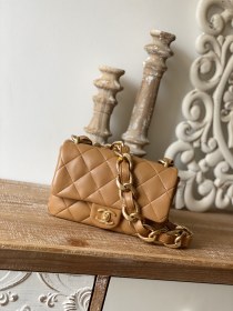  Handbag  Chanel 3214  size  17*21*6  cm