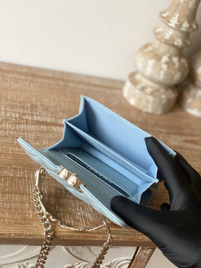  Handbag   Chanel  81197  size  9.5×13×6 cm