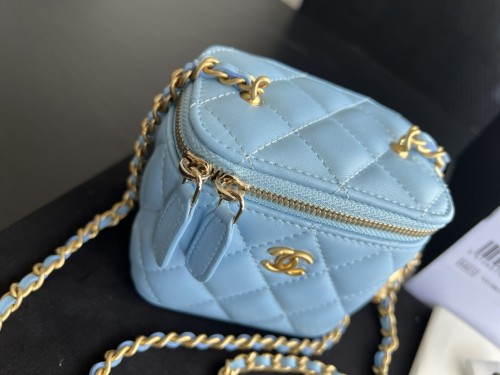  Handbag   Chanel  AP1447  size  8.5cmx11cmx7 cm 