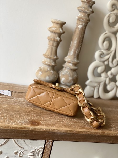  Handbag Chanel 3213  size  13*17*6  cm