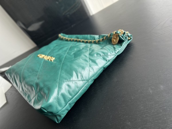 Handbag Chanel  size  39cmx42cmx8 cm