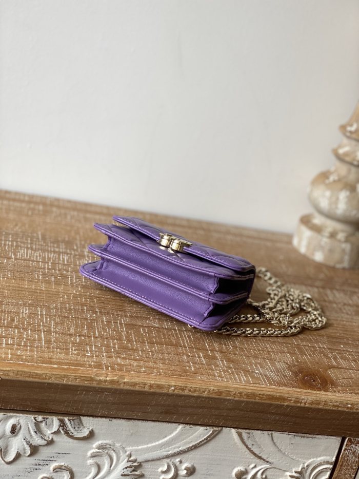  Handbag  Chanel 81197  size  9.5×13×6 cm