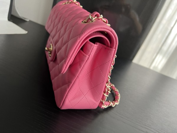  Handbag   Chanel  size  23 cm