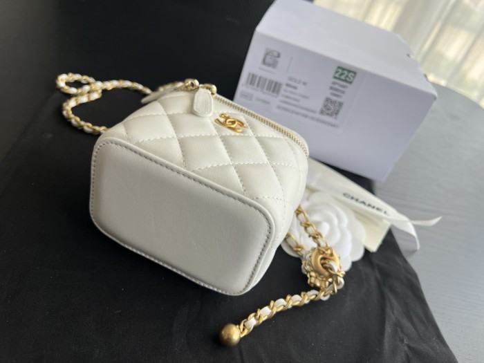  Handbag   Chanel AP1447  size  8.5cmx11cmx7 cm 