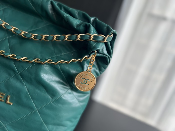 Handbag Chanel  size  39cmx42cmx8 cm