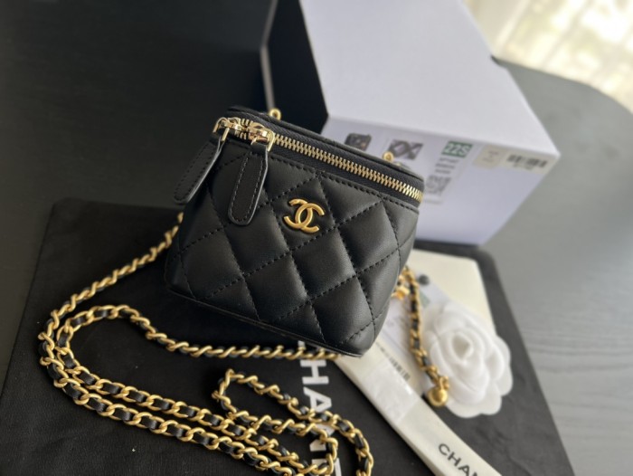  Handbag  Chanel  AP1447  size  8.5cmx11cmx7 cm