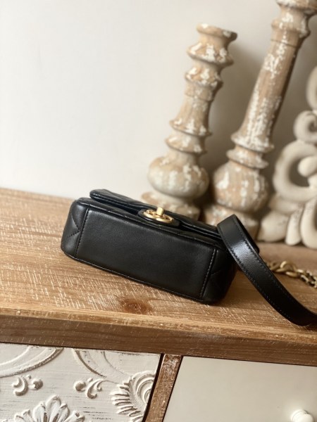  Handbag  Chanel  As3109  size  19*14*6 cm