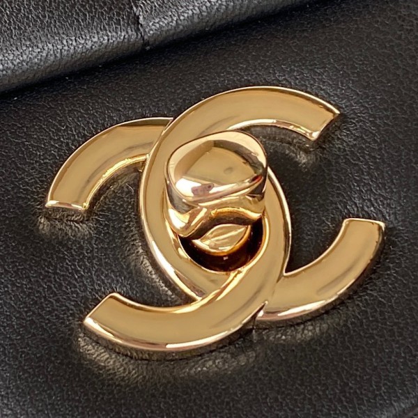  Handbag   Chanel  AS3331  size  19*16.*7.5 cm