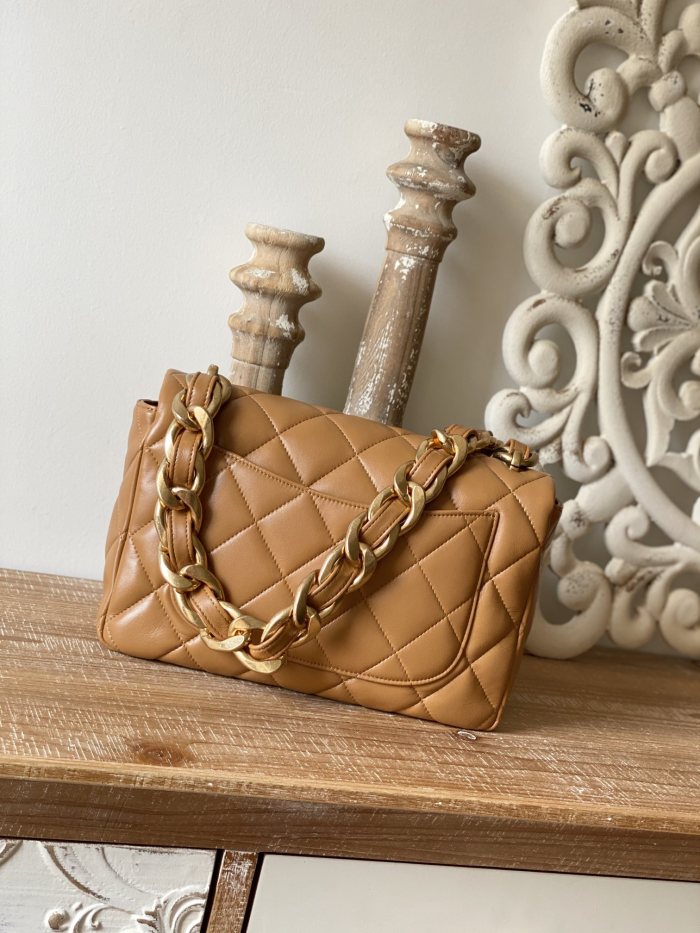  Handbag  Chanel 3215  size  18*27*8  cm