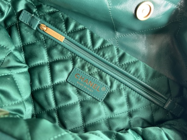 Handbag Chanel  size  39cmx42cmx8 cm