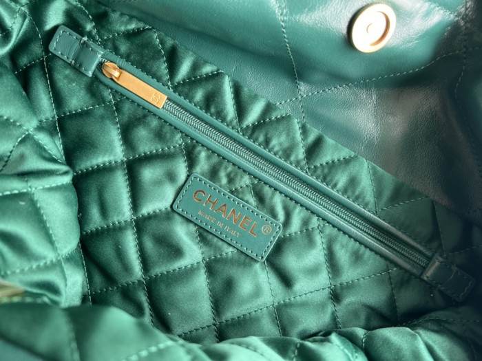 Handbag Chanel  size  39cmx42cmx8 cm