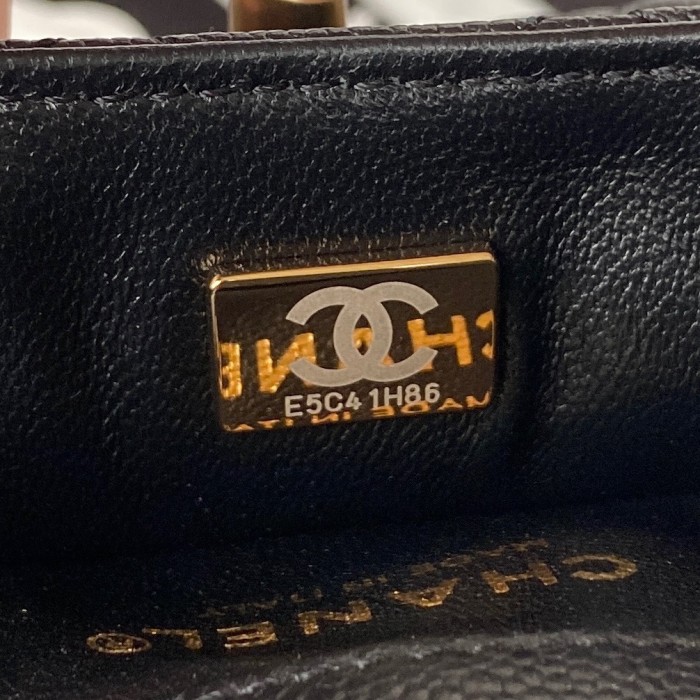 Handbag   Chanel  AS3225  size  12*17.5*2.5 cm