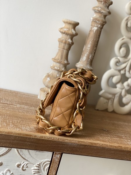  Handbag  Chanel 3214  size  17*21*6  cm