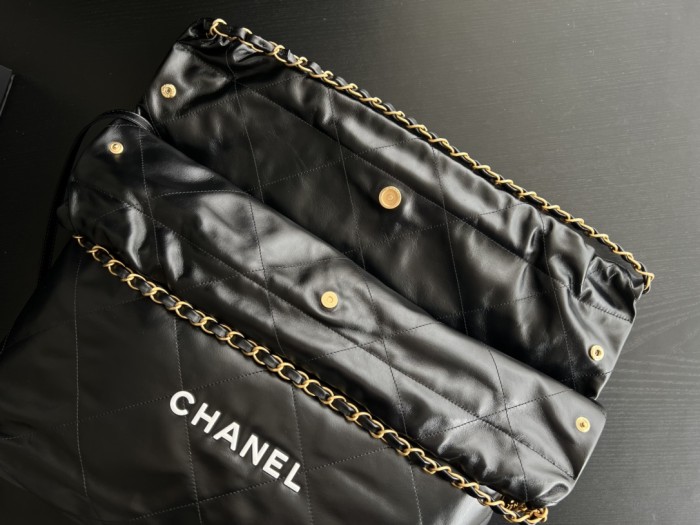  Handbag   Chanel  size  48cmx45cmx10 cm